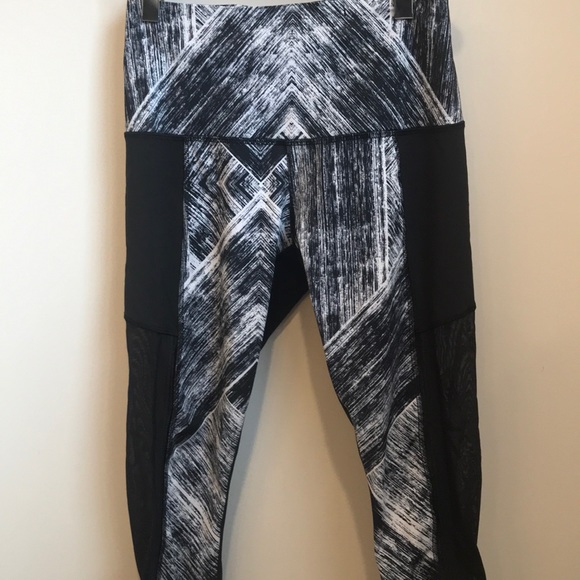 lululemon athletica Pants - Lululemon athletica cropped leggings